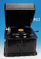 TISCHGRAMMOPHON, EDELTON, FA. LEO HEINRICH, BERLIN, HOLZGEHäUSE, MAßE CA. 37X41X41CM, DAZU ALBUM MIT 12 KLASSIK-SCHALLPLATTEN DER DT. ...