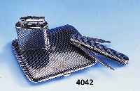 3-TEIL. SET MIT TULASILBER, DEUTSCH UM 1910, 900ER SILBER TAUSCHIERT MIT SCHACHBRETT- MUSTER, AN EINIGEN STELLEN LEICHT FEHLEND, BEST. AUS ...