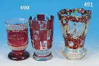 ZWEI FUßGLäSER, BöHMEN, UM 1860/90, FARBL. GLAS, RUBINIERT: 1 X FACETTIERT MIT FLORALEM DEKOR, H. 12,5 CM; 1 X FLORALER ÄTZ- DEKOR, ...