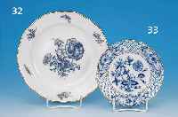 TELLER, MEISSEN, UM 1880, 1. WAHL, PORZELLAN, BLAUE FLORALE MALEREI UNTER DER GLASUR, INSEKTEN AUF DEM RAND, GOLDGEHöHT, D. CA. 21 CM