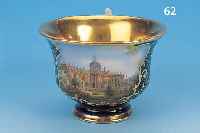 TASSE, KPM, UM 1847, PORZELLAN, KOBALTBLAUERFOND, IN GROßER KARTUSCHE DARSTELLUNG VON DRESDEN, FüNF KL. KARTUSCHEN MIT BUNTEN BLU- ...