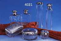7-TEIL. TOILETTENSET, FRANKREICH UM 1900, AUS ADELSBESITZ, DECKEL UND MONTUREN 950ER SILBER TEILVERGOLDET UND GUILLOCHIERT, MONOGR.MV UNTER ...