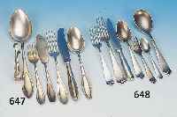 TAFELBESTECK, DEUTSCH, UM 1910-20, METALL VERSILBERT, PERLLEISTENDEKOR, BESTEHEND AUS: 6 MESSERN, 11 GABELN, 9 LöFFELN, 5 KAFFEELöF- FELN, 2 ...