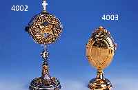 HOSTIENBEHäLTER DEUTSCH UM 1860, METALL VERGOLDET, "HOSTIENWAGEN" SILBER VER- GOLDET, FEIN GRAVIERT, H CA. 21 CM, L. ...