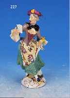 PORZELLANFIGUR, MEISSEN, UM 1740, COLUMBINE COLUMBINE MIT NOTENBLATT, H. 13,5 CM, SCHöNE BEMALUNG, SAMMELWüRDIG, L. REST.