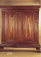 BAROCKSCHRANK, HESSEN, UM 1730-50, EICHE MEIST MASSIV, KORPUS Z.T. WEICHHOLZ MIT SEHR DICKEM EICHEFURNIER, EINGELASSENE KASSET-TEN MIT ...