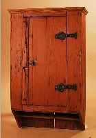 WANDSCHRäNKCHEN, SüDDEUTSCH, UM 1820 , WEICHHOLZ, MIT ALTERSBEDINGTEN GEBR.-SPUREN, UND LEICHTEREN BESCHäDIGUNGEN, LEISTEN ER- NEUERT, ...