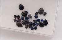 LOT SAPHIRE, ZUS. CA. 30.20 CT, Z.T. MIT KERBEN, VERSCH. FARBEN UND FARBEN