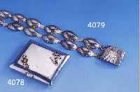 ZIGARETTENETUI, RUßLAND UM 1920, 84ER SILBER, INNENVERGOLDET, DECKEL MIT DARSTELLUNG VON PUTTENSZENEN (AMOR), AUF- GELEGTE ...