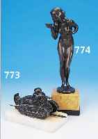 BRONZEFIGUR, UM 1908-14, FRAUENAKT MIT TRINKSCHALE, AUF MARMORSOCKEL, H. 32 CM, SOCKEL L. BEST.
