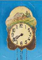 KL. WANDUHR, SCHWARZWALD, UM 1900/10, GESCHWUNGENES BEMALTES BOGENZIFFERBLATT, IM GIEBEL DARSTELLUNG DES ALTEN TITTISEEHAUSES AM SEEUFER, ...