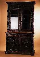 GROßER AUFSATZSCHRANK, FRANKREICH, UM 1880, EICHE MASSIV, REICHE JAGDSCHNITZEREIEN, SEHR PRUNKVOLL, ALTERSSCHäDEN, 230 X 130 X 56 CM OHNE ...