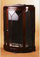 VITRINE, ENGLAND, UM 1930, EICHE MASSIV, POLIERT, ZWEI GLASBöDEN, L. ALTERSSPUREN, 124 X 88 X 34 CM