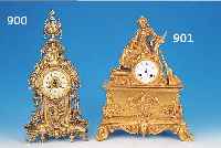 PENDULE, FRANKREICH, UM 1830/40, REICH VERZIERTER UND VERGOLDETER BRONZEGUß, IM SOCKEL MIT MASKERONEN, STILISIERTE BLUMEN- VASE, ...