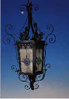 DECKENLAMPE, UM 1930, MIT BLEIGLASSCHEIBEN, EHEM GASLAMPE, SCHMIEDEEIESERN, H. 70 CM, B. 32 CM, ELEKTR. NICHT ...