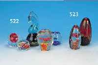 ZWEI PAPERWEIGHTS, WOHL BöHMEN, FARBLOSES GLAS, MIT EINGESTOCHENEN LUFTBLASEN UND EINGESCHMOLZENEN BLUMEN, H. 12/14 CM