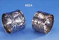 2 SERVIETTENRINGE, FRANKREICH UM 1890/1900, 1X KLASSIZISTISCH/BAROCKSTIL MIT BESITZERMONO-GRAMM IN KARTUSCHE UND MISTELDEKOR, 1X MEI- STERMARKE ...