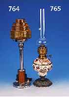 PETROLEUMLAMPE, DEUTCH, UM 1900, KERAMIK, GLASZYLINDER, FUNKTION NICHT GEPRüFT, H. CA. 52 CM, METALLFUß