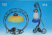TISCHLAMPE, FRANKREICH, DELATTE, UM 1930, SIGN, FARBL. GLAS, BUNTE GLASAUFSCHMELZUNGEN IN GELB U. ORANGEROT, SCHMIEDEEISENE MONTUR, H. 38 CM, ...