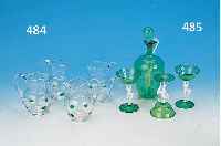VIER KL. KARAFFEN, UM 1915, FARBL. GLAS, GRüNE AUFGESETZTE GLASNOPPEN, H. 10 CM, WOHL BAYR. WALD
