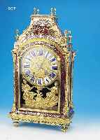 PRUNKPENDULE IN BOULLE-TECHNIK, FRANKREICH, UM1680/1700, GEHäUSE AUFWENDIG MIT REICHER VERZIERTER UND VERGOLDETER BOULLE-TECHNIK, PENDULE ...