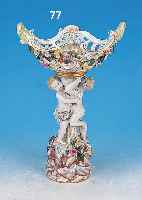 FUßSCHALE, MEISSEN, UM 1900, PORZELLAN, H. 30 CM, FUß IN FORM VON ZWEI PUTTI, AUF FELSEN STEHEND, SCHALE MIT APPLIZIERTEN BLüM- ...
