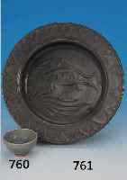 TIEFER TELLER, CHINA, SONG-DYNASTIE 960 - 1279 N.CHR., KERAMIK, SELADON-GLASUR, H. 6.5 CM, ...