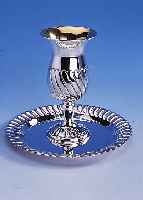 WEINKELCH AUF UNTERSETZER, 925ER SILBER, RILLENDEKOR, INNENVERGOLDET, UNTERSETZER L. GEBR.SPUREN, BECHERH. CA. 15 CM