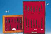 KONVOLUT AUS 10 TASCHENMESSERN, 17./18. JH., EISEN, BESCHLäGE VERSCH., U.A. MESSING, KUP- FER, LEDER, HOLZ, HORN, AUF PAPPE MONTIERT, L. CA. 6-10 ...