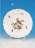 TIEFER TELLER, MEISSEN, UM 1750, PORZELLAN, FEINE BUNTE MALEREI VON VOGELPPAR UND IN- SEKTEN, RELIEFIERTER RAND, D. CA. 24.5 CM