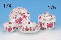 DECKELDOSE, RAUENSTEIN, UM 1820-30, PORZELLAN, LäNGSGERIPPTE WANDUNG MIT PURPUR- FARBENER FLORALER BEMALUNG, H. CA. 11 CM