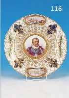 ZIERTELLER, PARIS, UM 1840-50, PORZELLAN, FEIN BUNT BEMALT, MITTIG PORTRäT DES HENRI IV,IN ZWEI RANDKARTUSCHEN FEINE BUNTE LAND- ...