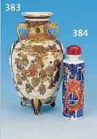 VASE, JAPAN, SATSUMA, UM 1880-90, FEINSTEINZEUG, BEIGEGRUNDIG, FEIN KRAKELIERT, FEINE BUNTE GOLDBROKATMALEREI, VERGOLDUNG LEICHT ...