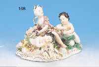 PORZELLANFIGURENGRUPPE, MEISSEN, UM 1740, ALLEGORIE AUF DEN HERBST, DREI FIGUREN MIT GARBEN, FELDBLUMEN UND SICHEL, BUNT BEMALT, ...