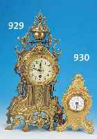 PENDULE, FRANKREICH, UM 1910, VERZIERTES MESSINGGEHäUSE, GLASDECKEL VORN, MESSINGDECKELHINTEN, BEIGEFARBENES EMAILZIFFERBLATT, ...