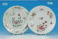 ZIERTELLER, COMP. DES INDES, CHINA, UM 1800- 30, PORZELLAN, BUNTE FLORALE BEMALUNG MIT INSEKTEN, D. 23 CM, L. BER.