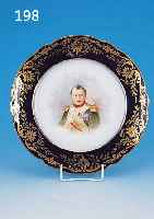 TELLER, SEVRES, UM 1804-10, PORZELLAN, D. 25.5 CM, KOBALTBLAUER RAND, DARSTELLUNG VON NAPOLEON I, D. 25.5 CM, AM RAND ...