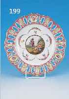 TELLER, MEISSEN, PORZELLAN, D. 24 CM, ROSAFARBENER RAND MIT DURCH- BRUCHARBEIT, IN KL. KARTUSCHEN, JE DREI KL. ...