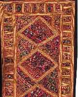INDISCHE STICKEREI, 136 X 66CM , 3 UM 1930