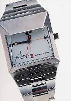 SPACEMAN HERRENARMBANDUHR AUDACIEUSE, SCHWEIZ UM 1972, METALL VERCHR., EDELST.- BAND, FUTURISTISCHES DESIGN VON ANDRE LE MARQUAND, ...