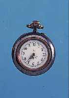 DAMENTASCHEN/ANHäNGEUHR, SCHWEIZ UM 1910, BRüN. STAHLGEH., BER., BODENSCHARNIER DEFEKT, PERF. EMAILZIFFERBL. M. GOLDPIQUETARB. (MAL- TESER ...