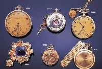 BAUME & MERCIER DAMENANHäNGEUHR REF.-NR. 415687/38262, SCHWEIZ UM 1968, AUFWEND. GG 750/000-GEH. INCL. ÖSE IM HERBSTLAUBDEKOR, BODEN ...