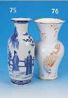 VASE, CHINA, UM 1900, , PORZELLAN, BLAUE MALEREI: PERSONEN IM GARTEN, H. CA. 36CM