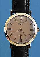 LONGINES HERRENARMBANDUHR, SCHWEIZ/USA UM 1954, GG 585/000, GET. A-WELLE, GLASR. VER- SCHR., GOLDLUENETTE AUFGEDR., VERS. BLATT, AUFGEL. ...