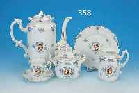 TEILE EINES SERVICES, ROSENTHAL, UM 1896/1900, PORZELLAN, 12-TEILIG BEST. AUS: ZWEI TAS- SEN, TASSENH. 7 CM; DREI UNTERTASSEN; VIER KU-CHENTELLERN, ...