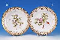 TELLER, ROYAL KOPENHAGEN, FLORA DANICA, 90ER JAHRE, PORZELLAN, REICHE GOLDSTAFFAGE, D. 25,5 CM