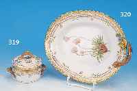 ZUCKERDOSE, ROYAL KOPENHAGEN, FLORA DANICA, 90ER JAHRE, PORZELLAN, SCHöNE BEMALUNG, REICHE GOLDSTAFFAGE, 10 CL, H. 8 CM