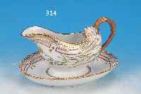 SAUCIERE, ROYAL KOPENHAGEN, FLORA DANICA, 90ER JAHRE, PORZELLAN, SCHöNE BEMALUNG, REICHE GOLDSTAFFAGE, L. 23 CM, 35 CL