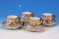 VIER TASSEN, ROYAL KOPENHAGEN, FLORA DANICA, 90ER JAHRE, PORZELLAN, SCHöNE BEMALUNG, REICHE GOLDSTAFFAGE, MIT UNTERTASSEN, H. 7 CM