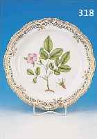 PLATTE, ROYAL KOPENHAGEN, FLORA DANICA, 90ER JAHRE, PORZELLAN, SCHöNE BEMALUNG, REICHE GOLDSTAFFAGE, MIT DURCHBROCHENEM RAND, D. 33 CM